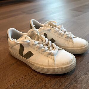 Veja Women's White and Cream Trainers